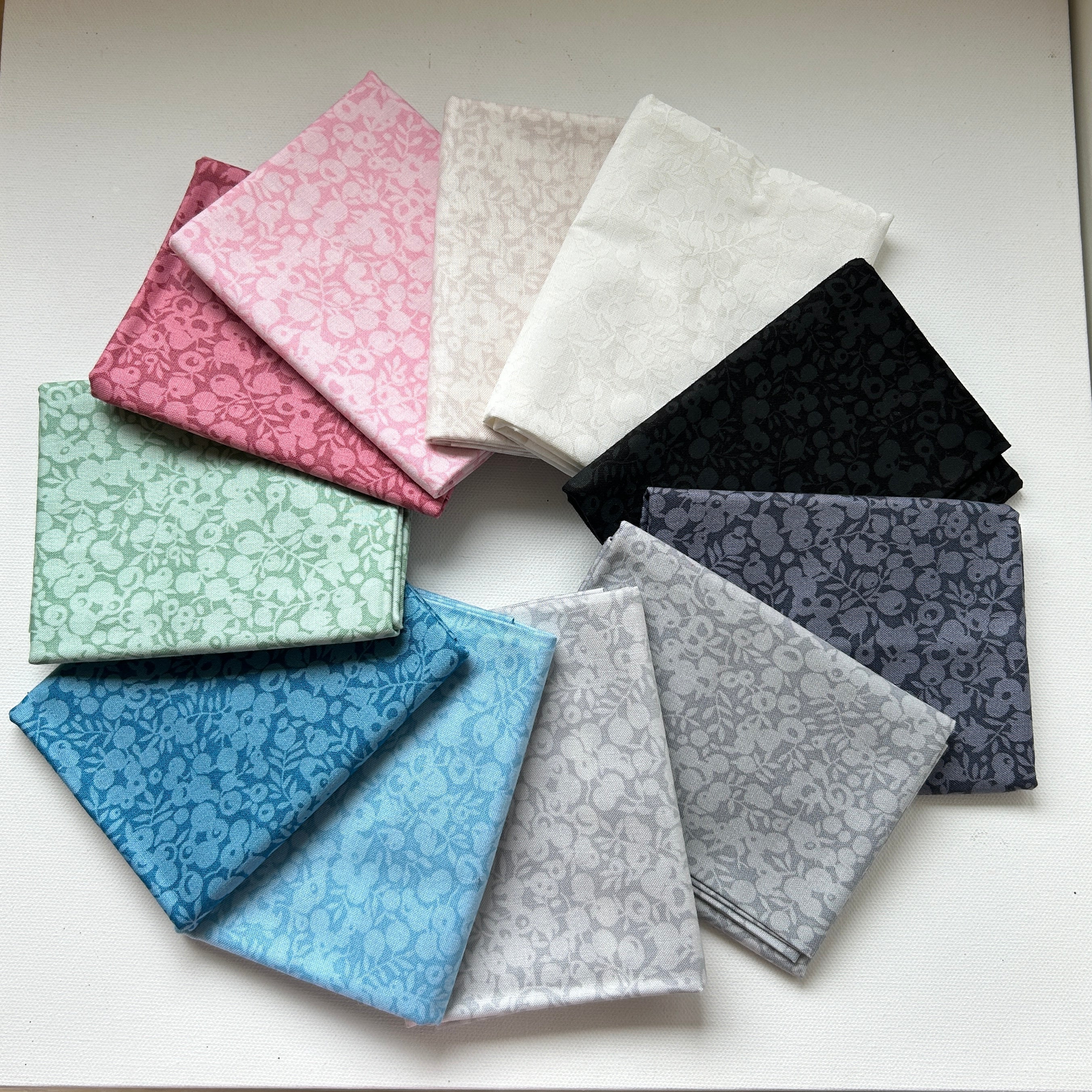 Wiltshire Shadow Stort bundt fat quarter (11 stk)