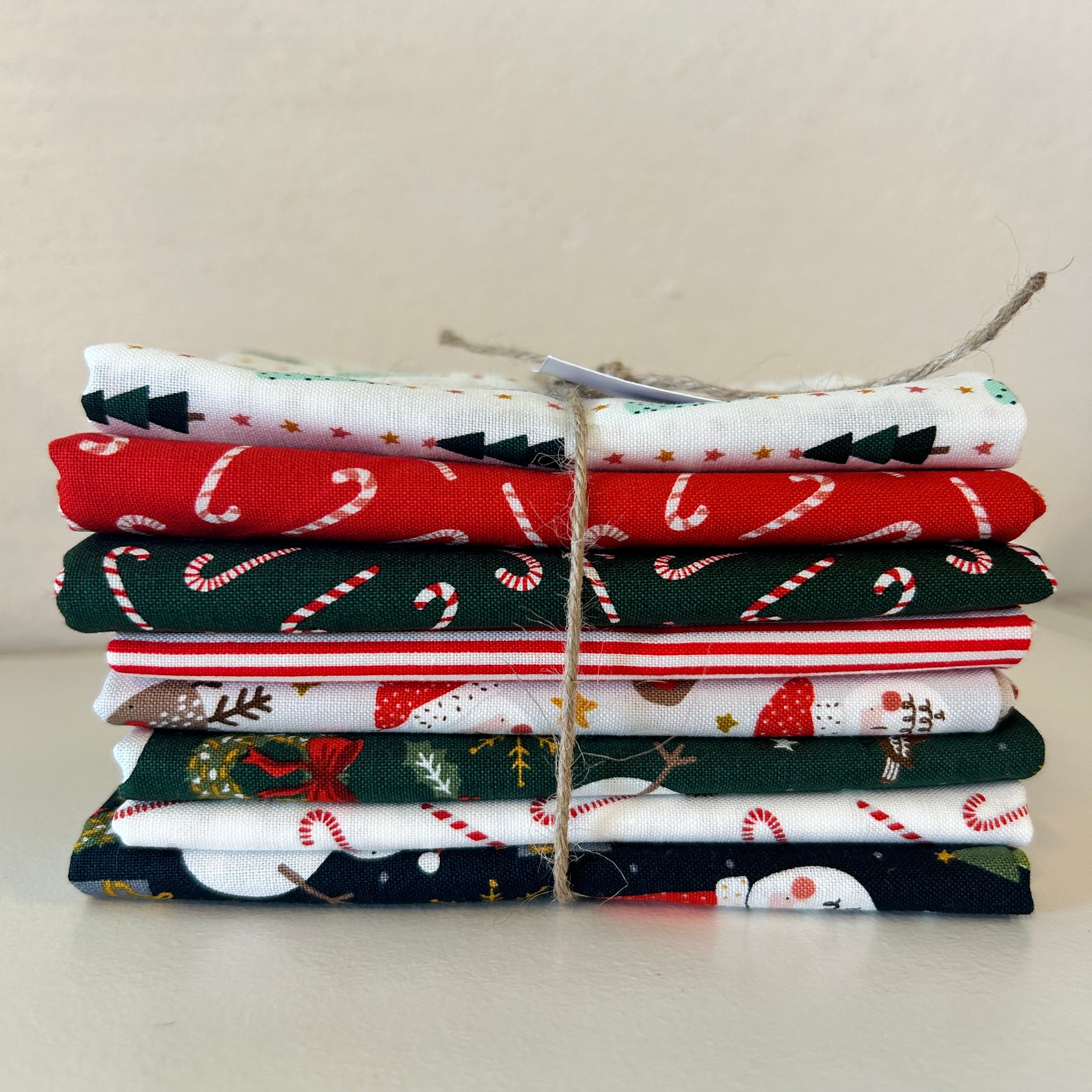 Christmas Lane Julebundt ( 8 fat quartere)