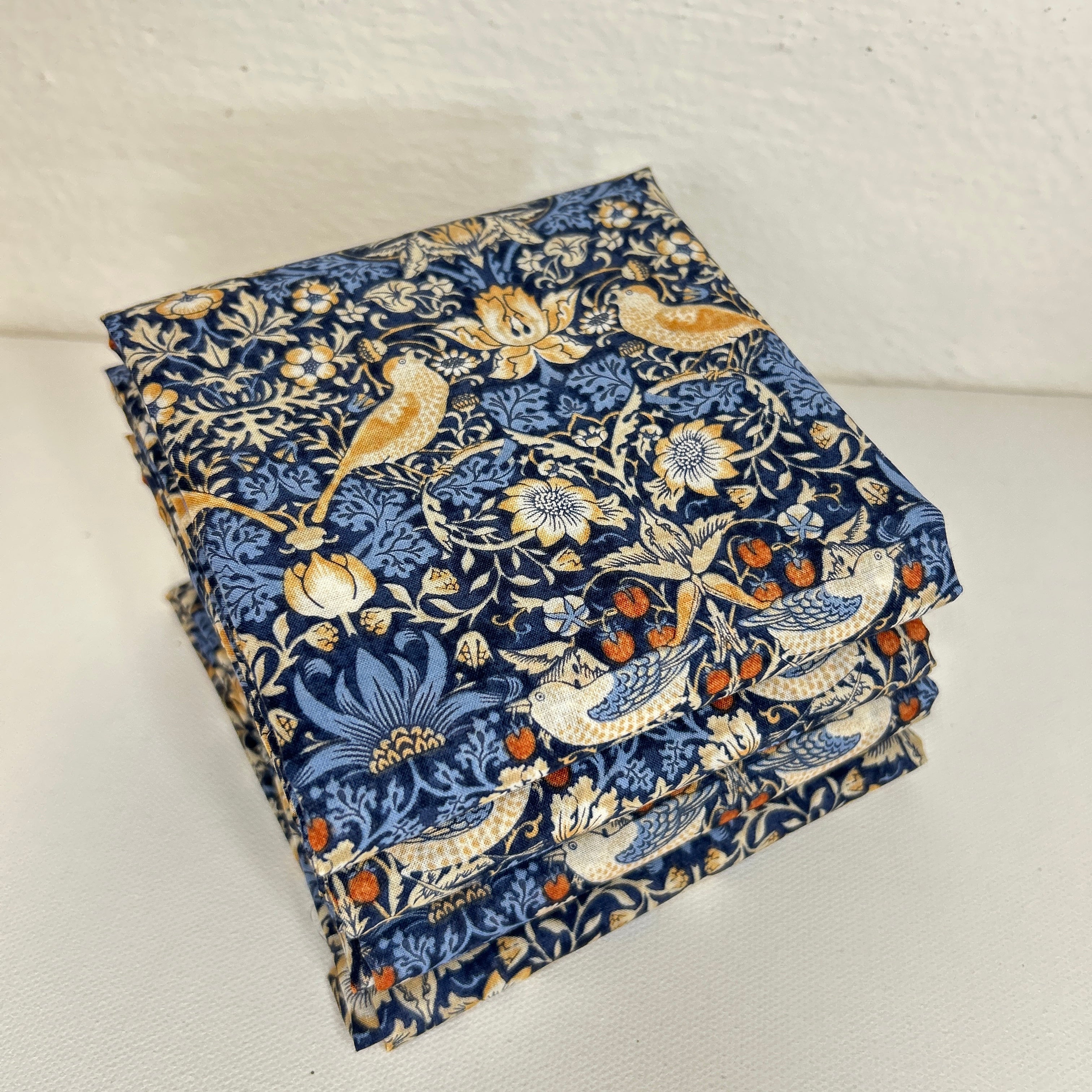 Mini strawberry Thief Inky William Morris
