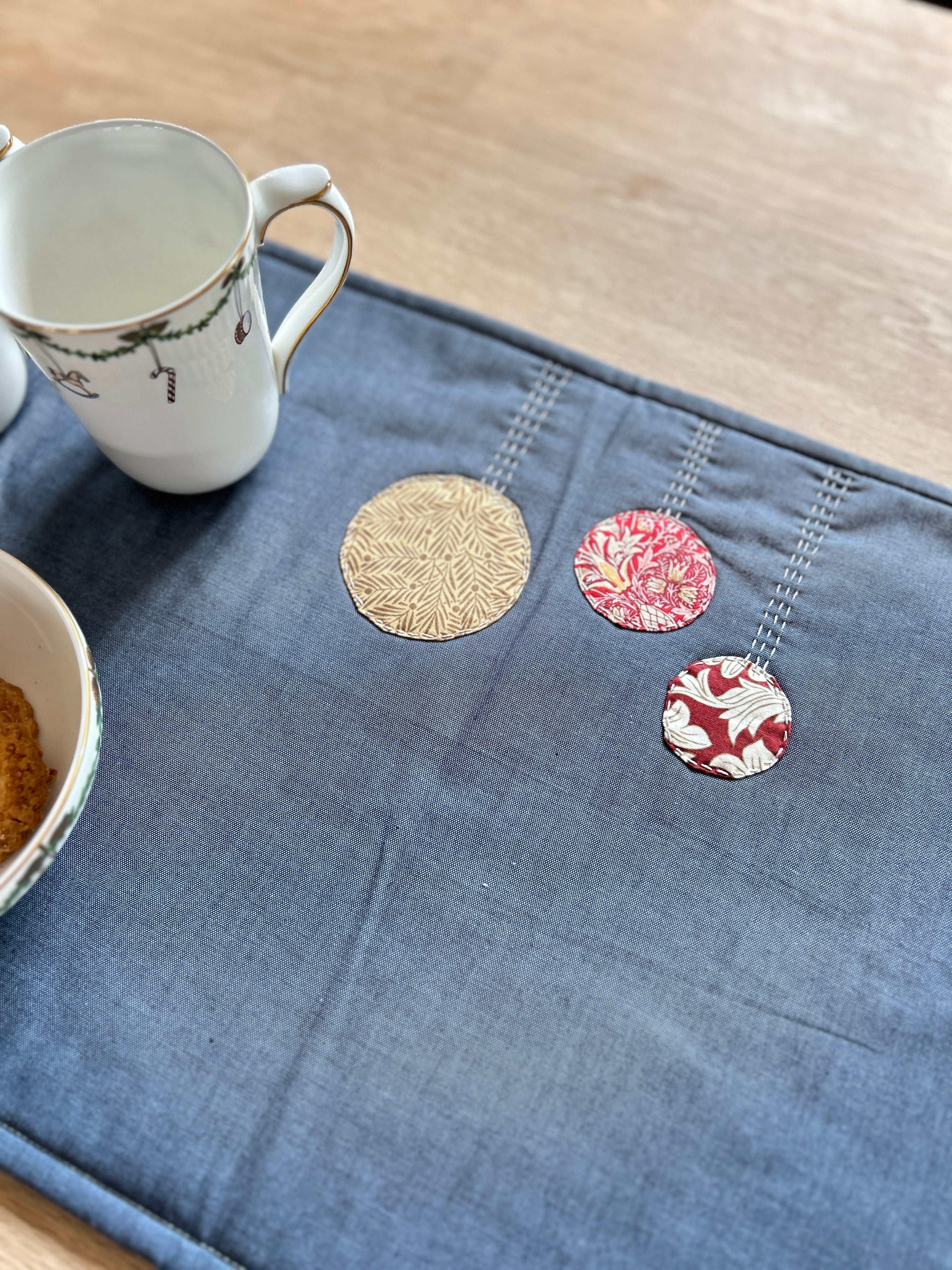 "Bordløber med julekugler" PDF mønster