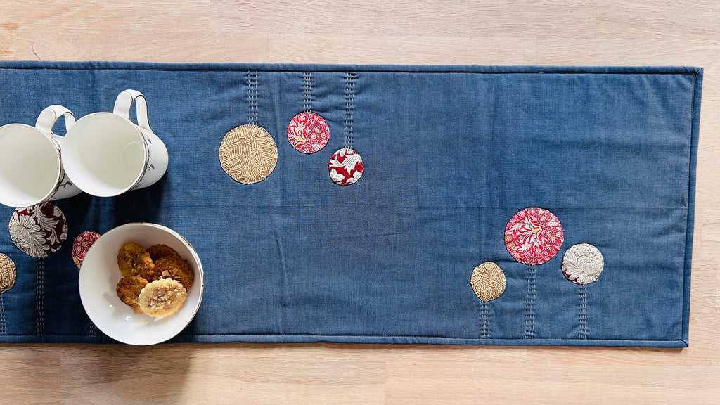 "Bordløber med julekugler" PDF mønster