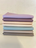 Dæmpede toner i Pure Solids  fat quarter bundt