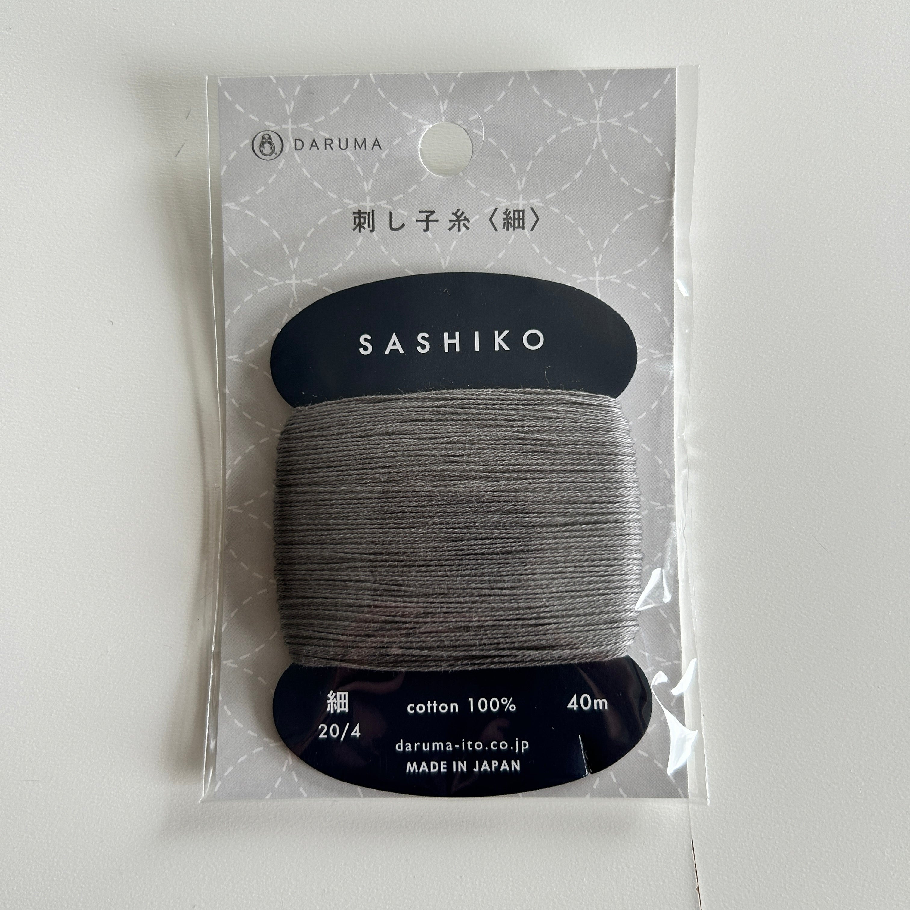 Daruma Sashiko tråd 217 Grå (40m)