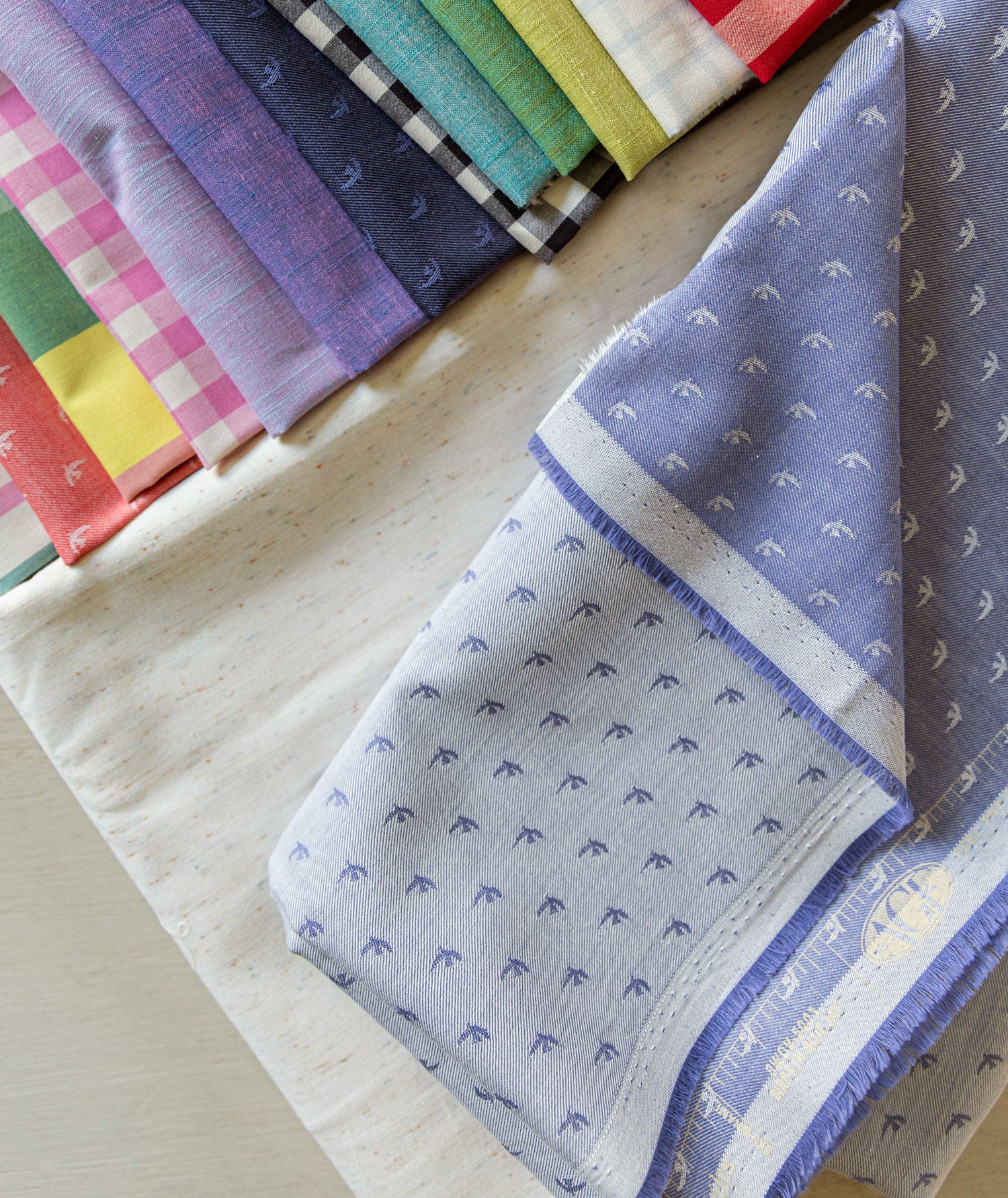 Picnic Wovens af Suzy Quilts Birds in Blue Jay
